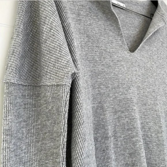 TNA Aritzia thermal waffle knit long sleeve vneck size XS gray - Picture 4 of 6